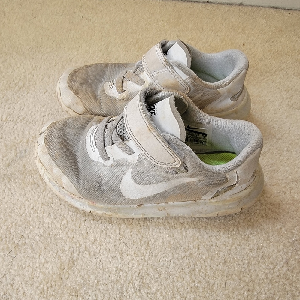 Nike Free RN Shoes